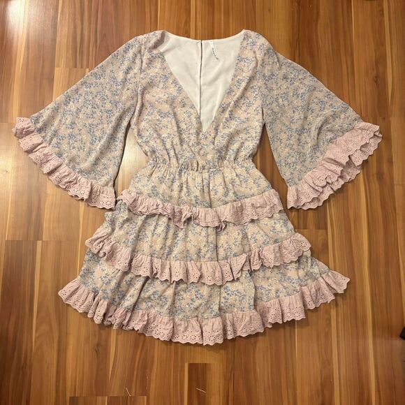 Ruffle bell sleeve flowy boho minidress w tiered lace ruffles and deep v neck - Picture 1 of 8
